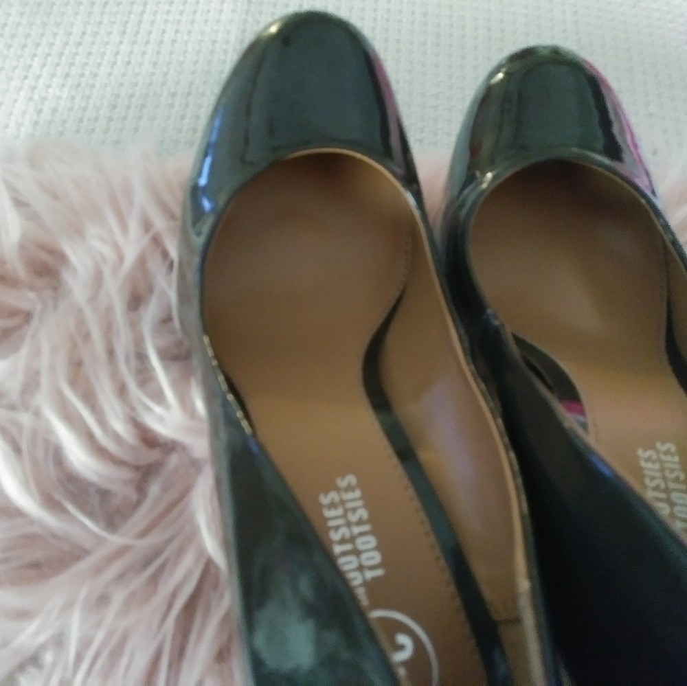 Mootsies Tootsies Brown Pumps